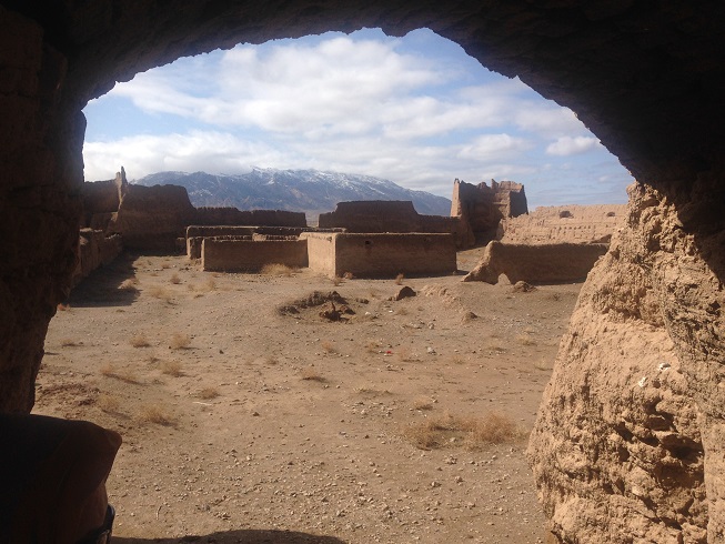 نمای محوطه برج و باروی قلعه دوراهی دستجرد- احمد آباد